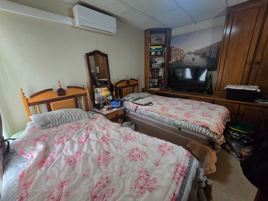 7 Bedroom Property for Sale in Langenhovenpark Free State